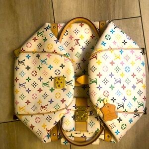 Designer Inspired Large Duffle Handbag. White with Gold Accent Locks Fully lined